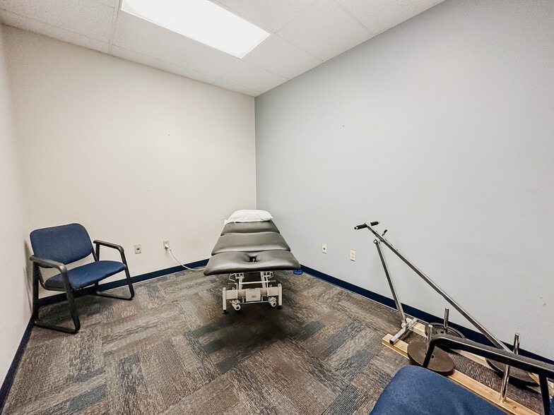 More Photos Of 2900 Plank Rd, Altoona Restaurant For Lease