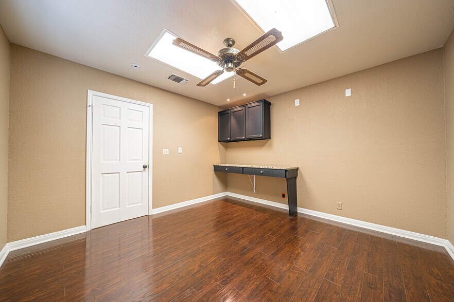 More Photos Of 104 Medical Dr, Boerne Office For Lease