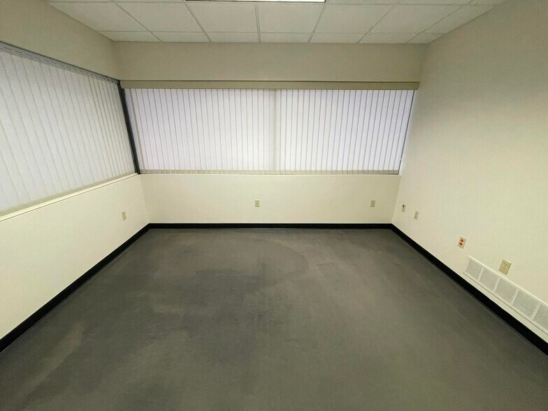 More Photos Of 2700 Davitt St, Sault Sainte Marie Office For Lease