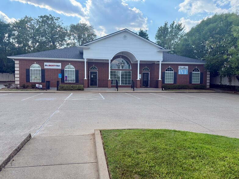 More Photos Of 641 S Broadway Ave, Tyler Unknown For Lease