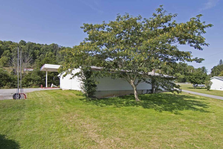 More Photos Of 4830 Highland Trl, Alderson General Retail For Sale