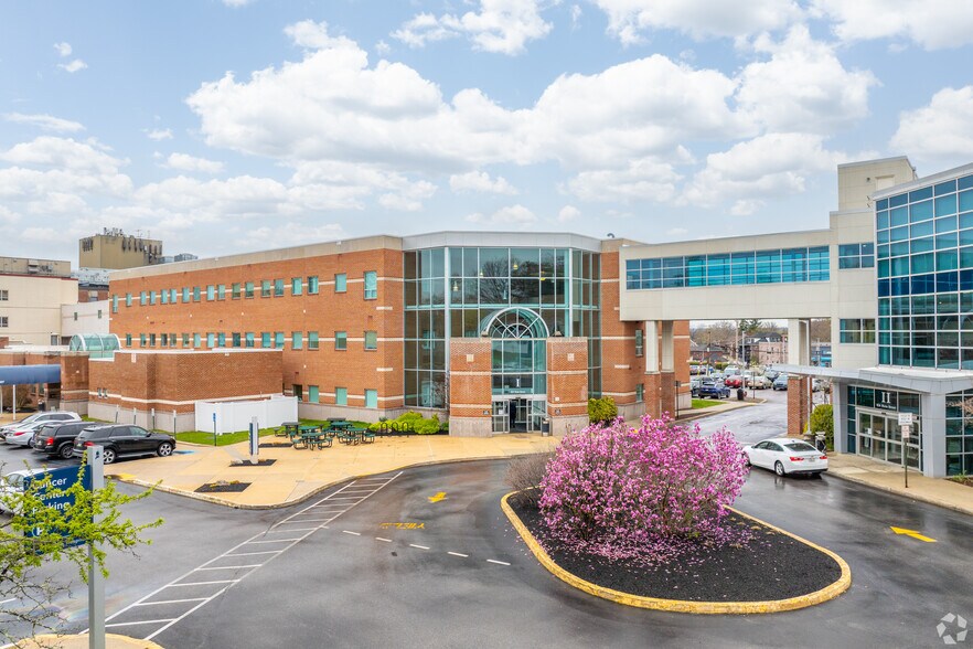 Primary Photo Of 824 Main St, Phoenixville Medical For Lease