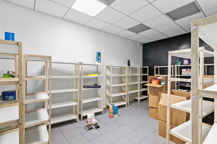 More Photos Of 9362 Eton Ave, Chatsworth Warehouse For Lease