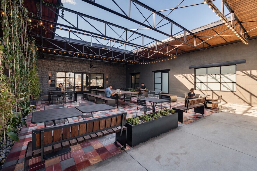 More Photos Of 119-127 Manufacturing St, Dallas Unknown For Lease