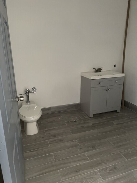 More Photos Of 4747 W Century Blvd, Inglewood Storefront For Lease