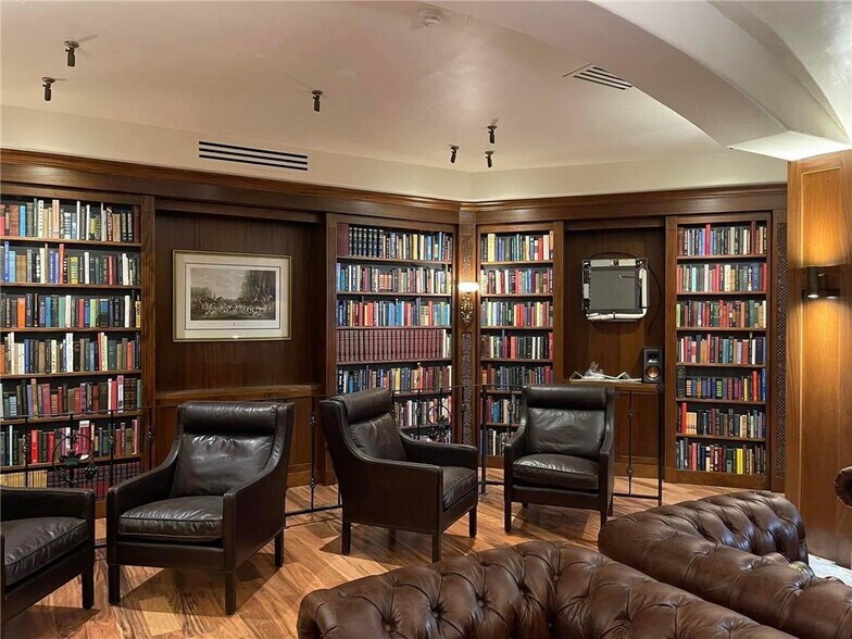 More Photos Of 211 Kenmawr Ave, Braddock Restaurant For Sale