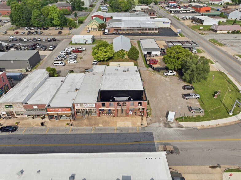 More Photos Of 409 Washington Ave, West Plains Flex For Sale