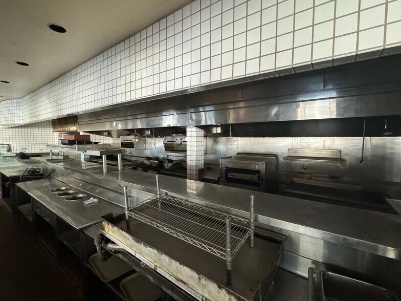 More Photos Of 4419 Van Nuys Blvd, Sherman Oaks Office For Sale