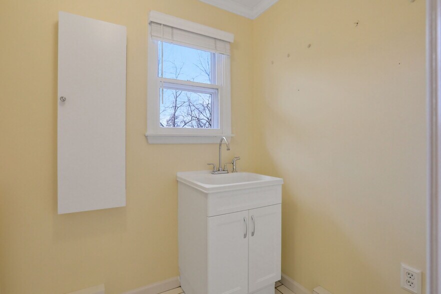 More Photos Of 411 Albany Ave, Kingston Storefront Retail Office For Sale