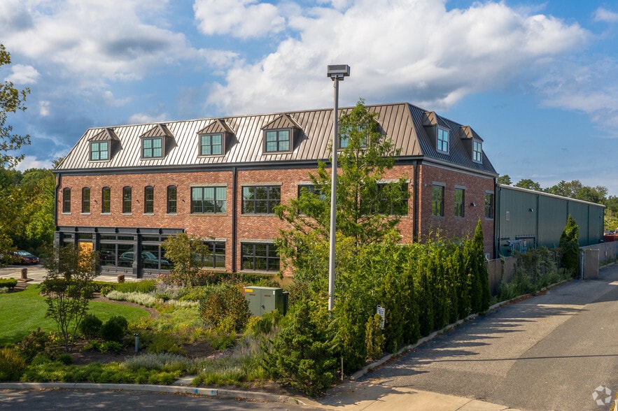 More Photos Of 25 Newton Pl, Hauppauge Office For Sale