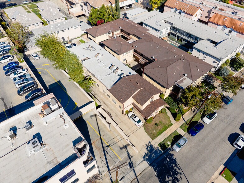 More Photos Of 15 E Beacon St, Alhambra Apartments For Sale