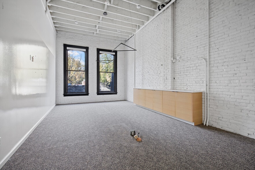 More Photos Of 220-228 SW 1st Ave, Portland General Retail For Sale
