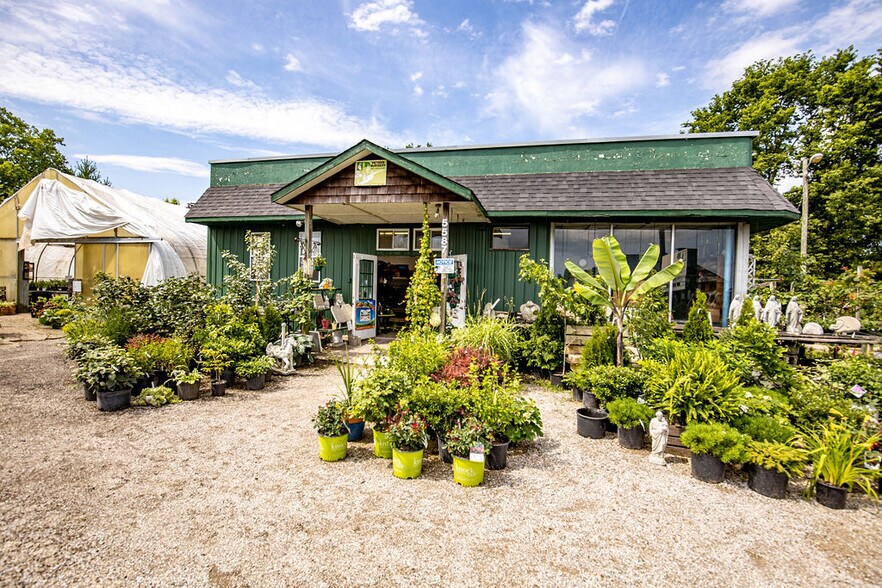 More Photos Of 5587 Harrison Ave, Cincinnati Garden Center For Sale