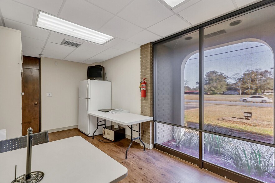 More Photos Of 176 S Main St, Reidsville Freestanding For Sale