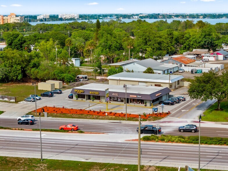 More Photos Of 984 Rockledge Blvd, Rockledge General Retail For Sale