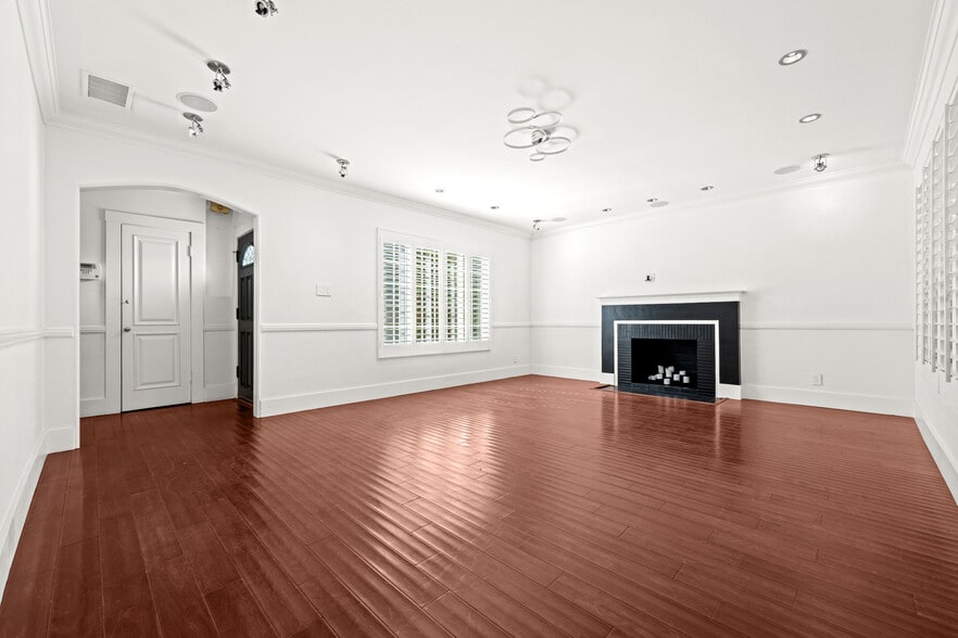 More Photos Of 803 S Sycamore Ave, Los Angeles Multifamily For Sale