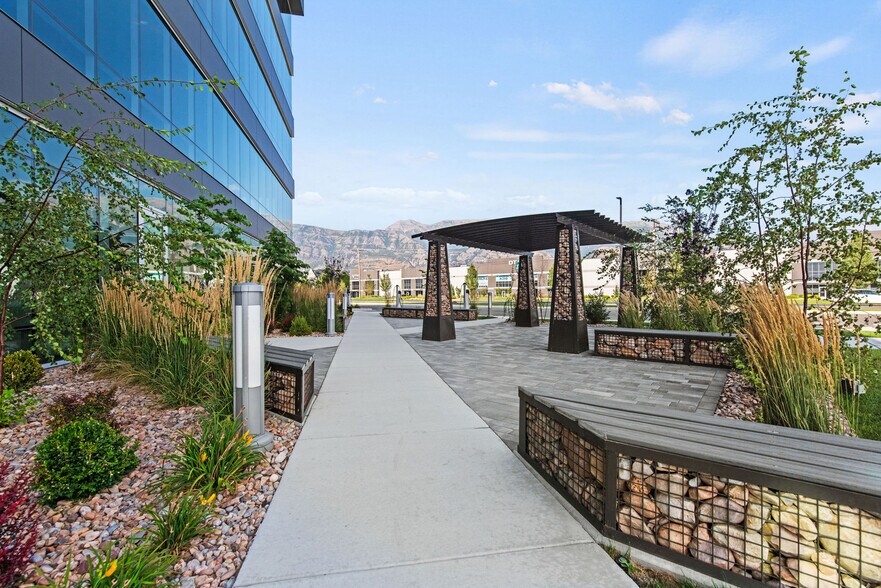 More Photos Of 1333 S Valley Grove Way, Pleasant Grove Office For Lease