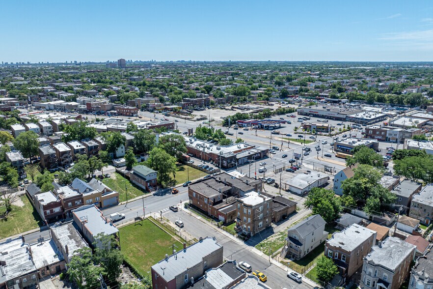 More Photos Of 3932-3956 W Cermak Rd, Chicago General Retail For Sale