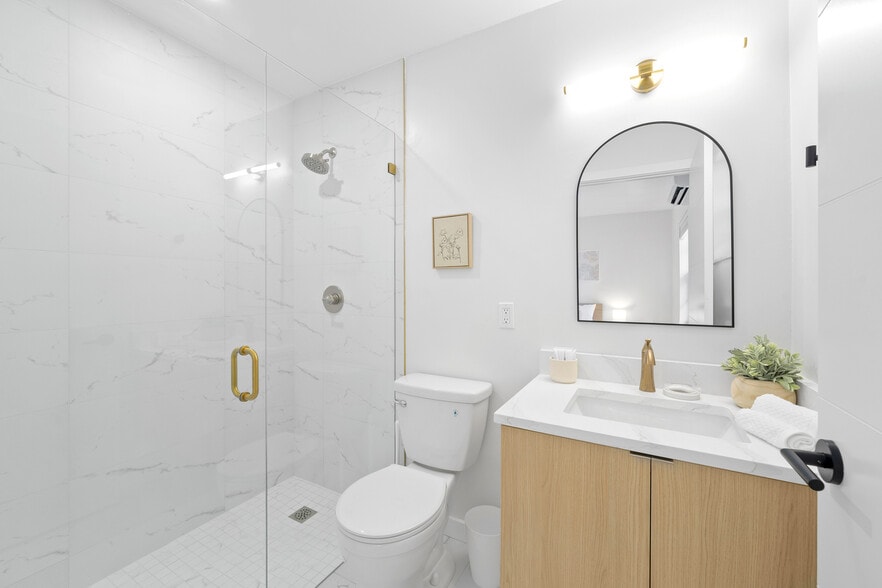 More Photos Of 401 6th Ave N, Lake Worth Beach Hotel For Sale