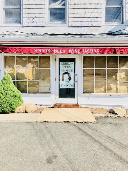 More Photos Of 1068 North St, Greenwich Storefront For Lease