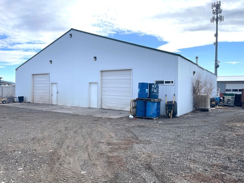 More Photos Of 10701 S Walton Rd, Island City Light Manufacturing For Lease