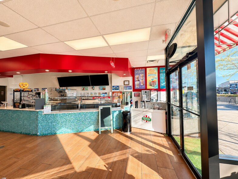 More Photos Of 47 Rehoboth Ave, Rehoboth Beach Storefront For Sale
