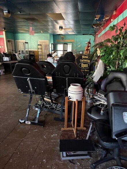 More Photos Of 4500 Commercial Way, Spring Hill General Retail For Lease