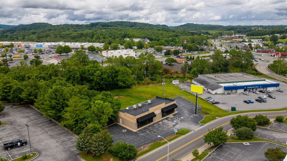 More Photos Of 3176 Linden Dr, Bristol Freestanding For Lease