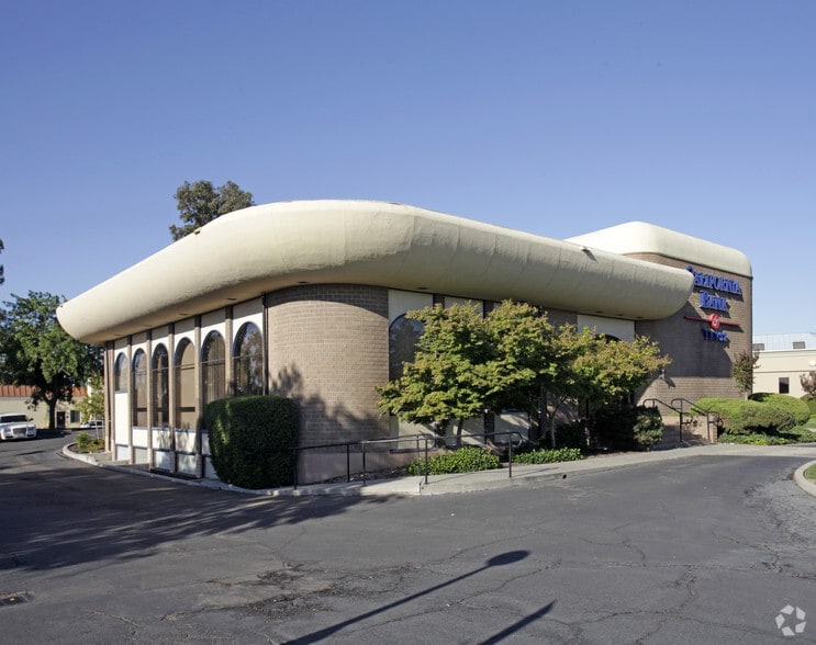 More Photos Of 1800 Arden Way, Sacramento Bank For Sale