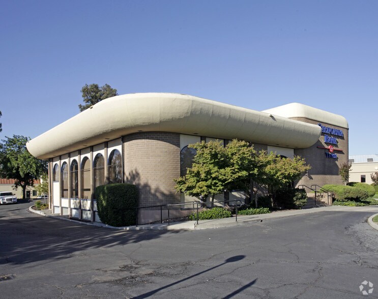 More Photos Of 1800 Arden Way, Sacramento Bank For Lease