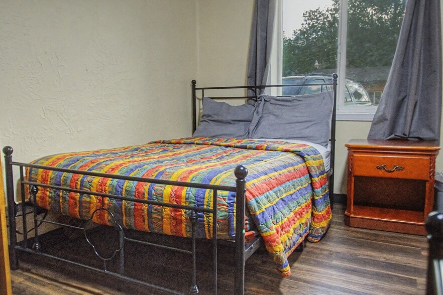 More Photos Of 801 W Broadway Ave, Bloomfield Hotel For Sale