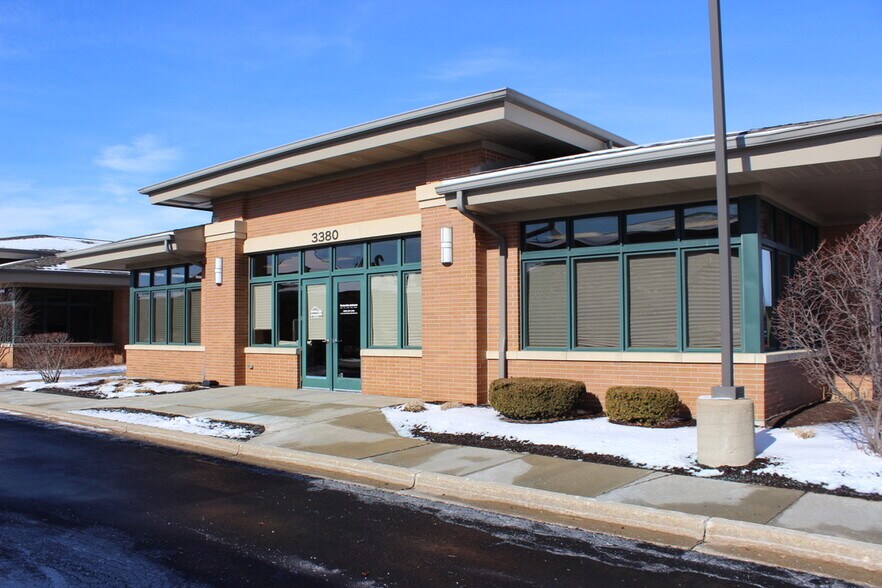 More Photos Of 3380 Lacrosse Ln, Naperville Office For Lease