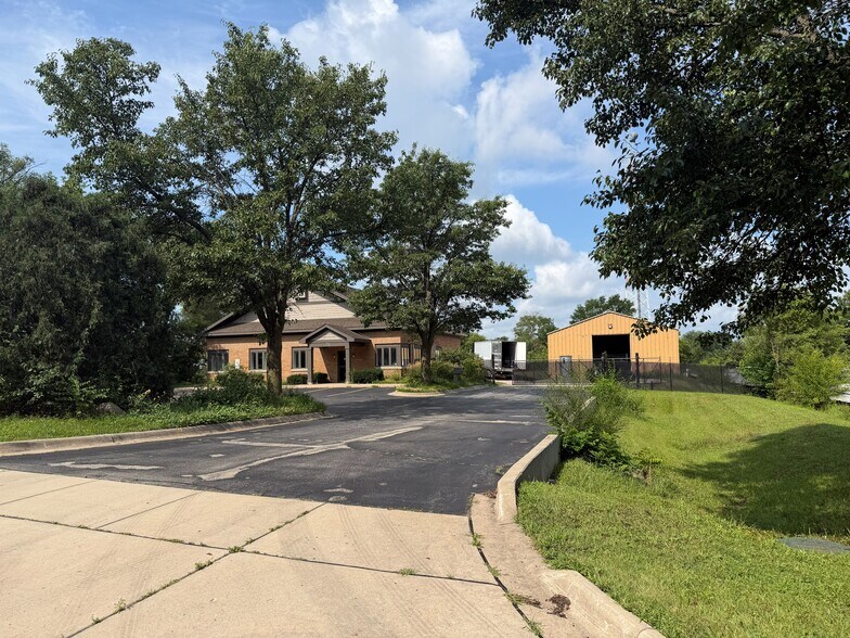 More Photos Of 72 East St, Crystal Lake Light Manufacturing For Lease