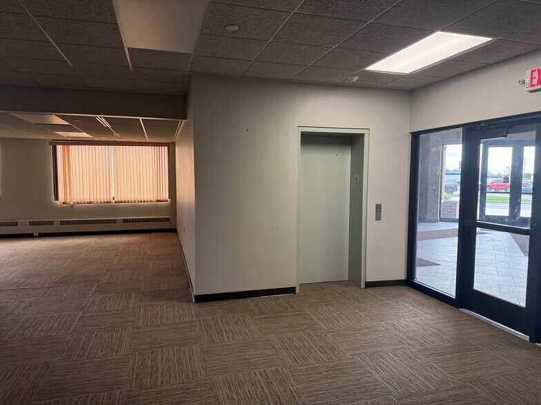 More Photos Of 1500 N Casaloma Dr, Appleton Medical For Lease