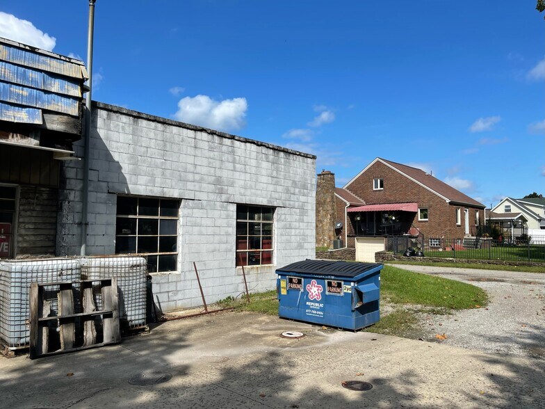 More Photos Of 2400 Ligonier St, Latrobe Auto Repair For Sale