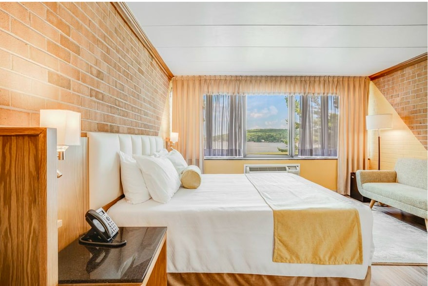 More Photos Of 428 Moseywood Rd, Lake Harmony Hotel For Sale