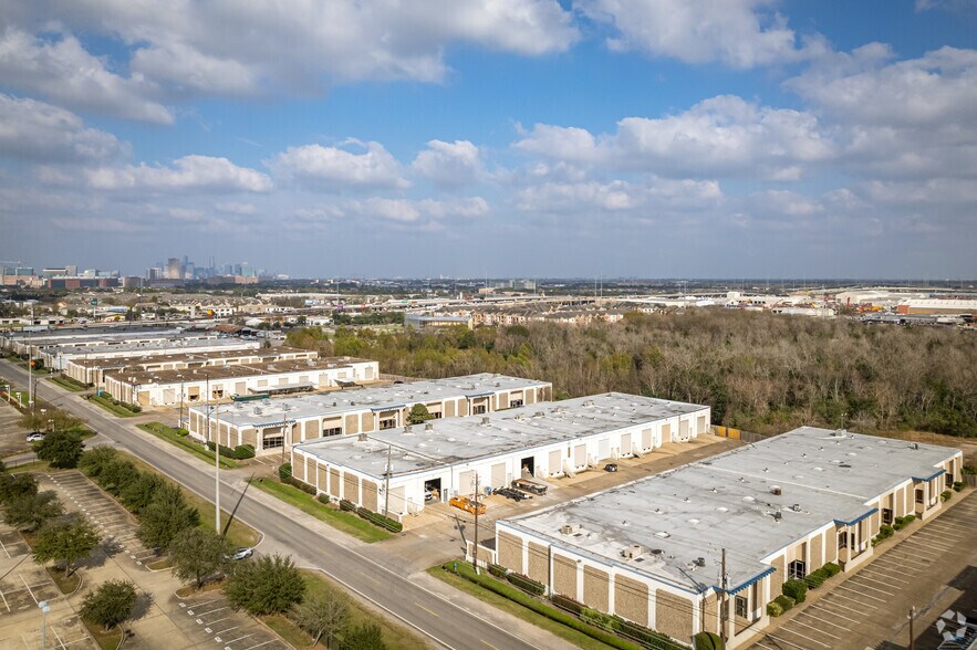 More Photos Of 8901-8923 Knight Rd, Houston Unknown For Lease