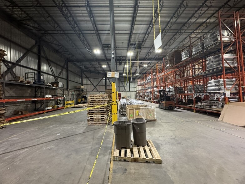 More Photos Of 505-525 Av Meloche, Dorval Industrial For Lease