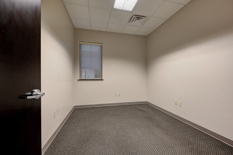 More Photos Of 4509-4513 Memorial Cir, Oklahoma City Office For Lease
