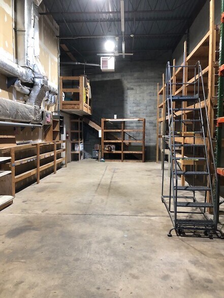 More Photos Of 114 Oakgrove Rd, Sterling Warehouse For Sale