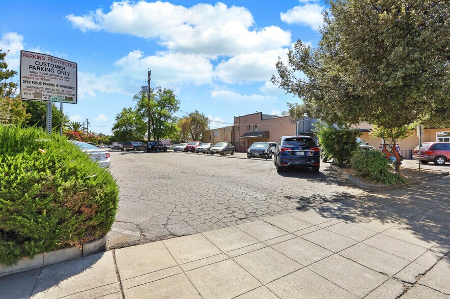 More Photos Of 1924-1926 Pacific Ave, Stockton Restaurant For Sale