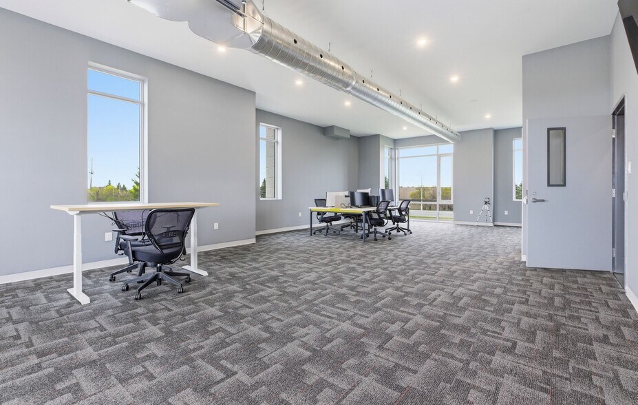 More Photos Of 2500 St. Laurent Blvd, Ottawa Medical For Sale