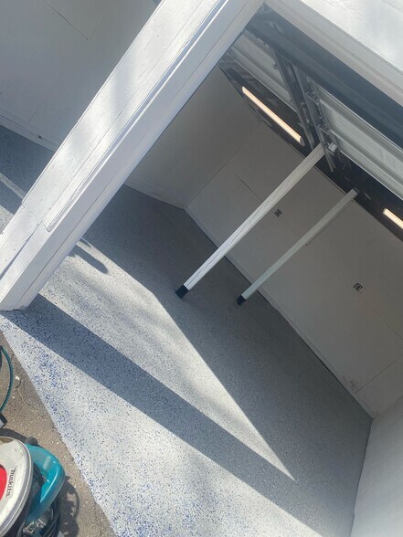 More Photos Of 615 E Main St, Stratford Warehouse For Lease