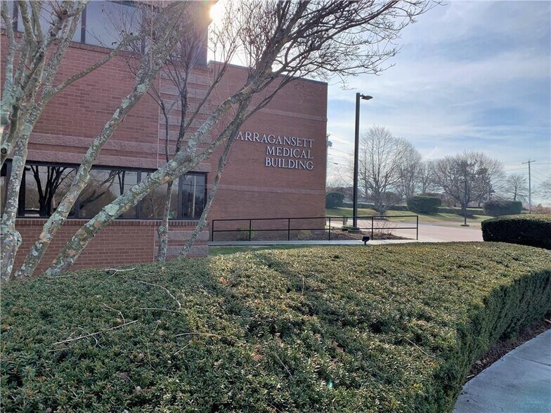 More Photos Of 360 Kingstown Rd, Narragansett Medical For Sale