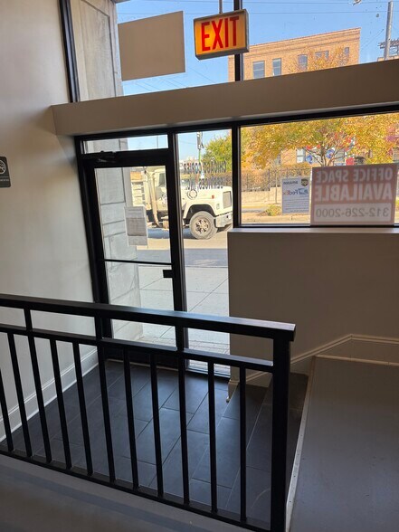 More Photos Of 348 N Ashland Ave, Chicago Flex For Lease