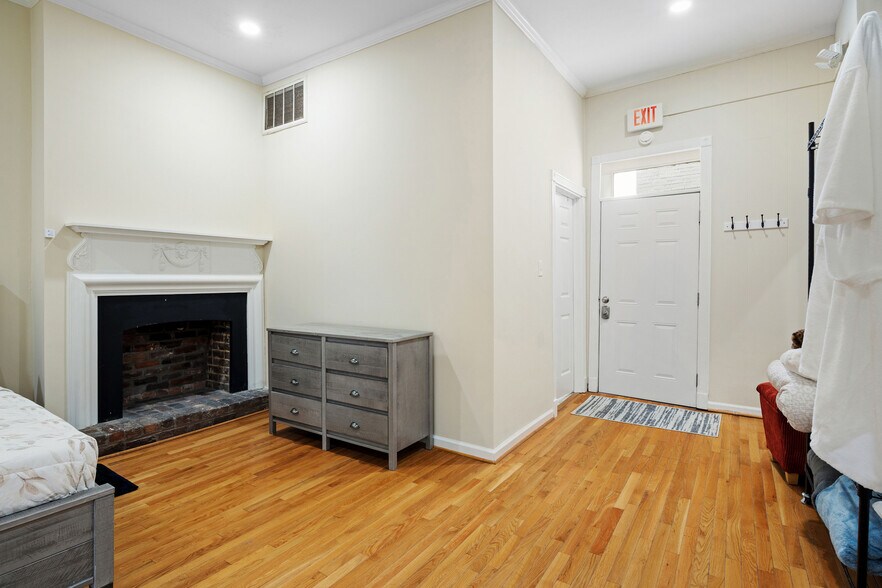 More Photos Of 23-25 W Old St, Petersburg Apartments For Sale