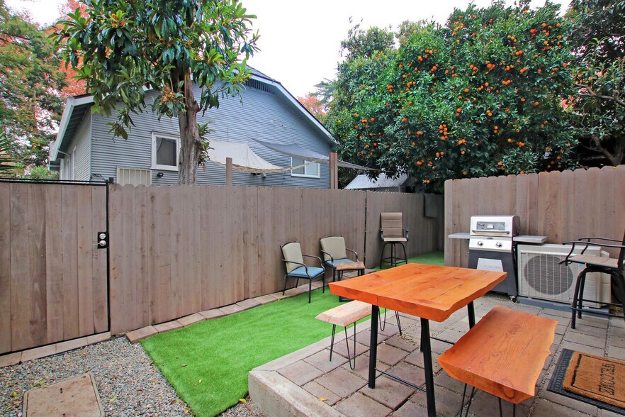 More Photos Of 1409-1411 Victorian Aly, Sacramento Apartments For Sale