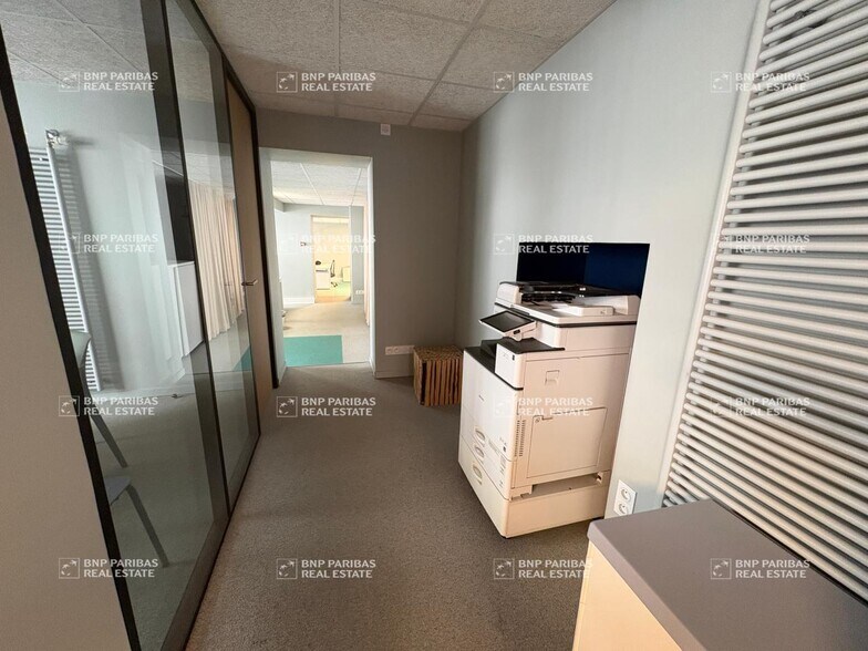 More Photos Of , Nantes Office For Sale