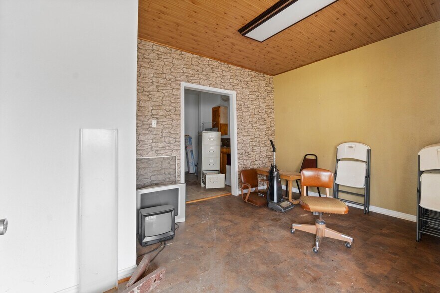 More Photos Of 6738 US Highway 190 E, Livingston Convenience Store For Sale