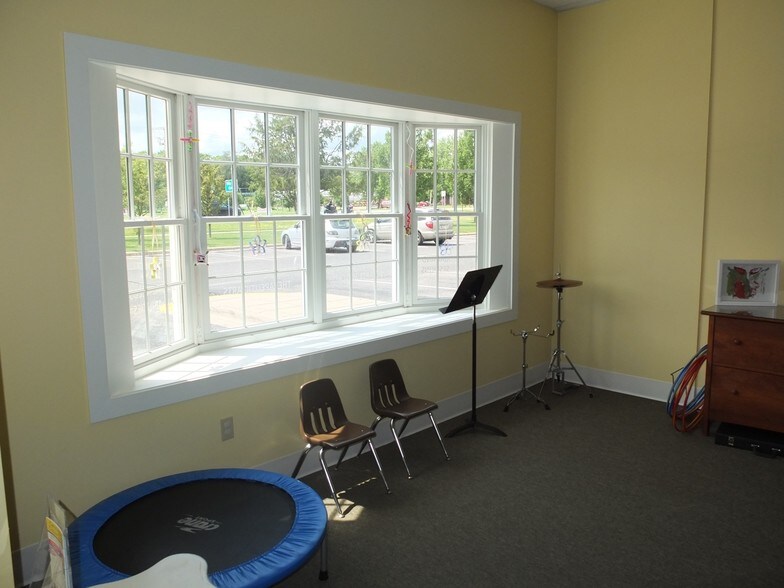 More Photos Of 105 New England Pl, Stillwater Storefront Retail Office For Lease